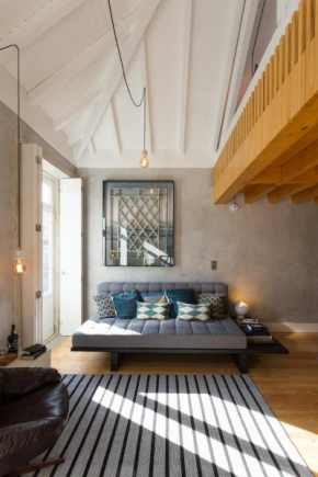 Gold & Grey Loft Almada